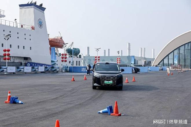 “家庭头等舱”MPV 2026款夏澳门新葡京解决家庭出行痛点 试驾(图9)